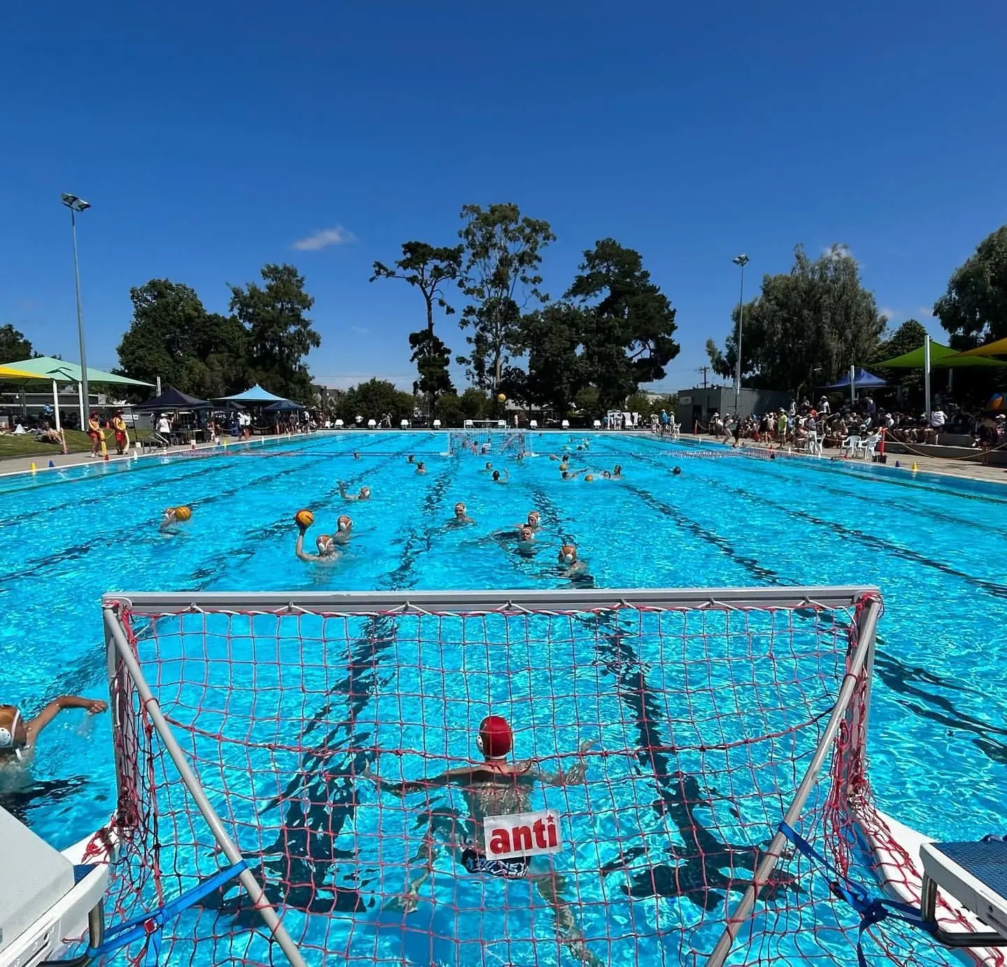AntiWave equipped competition pool