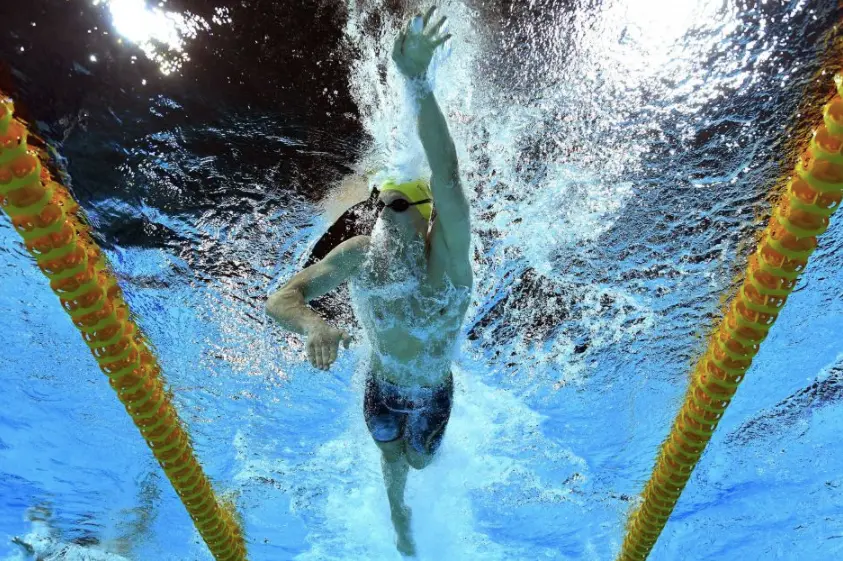 Swimmer underwater in an AntiWave-equipped lane